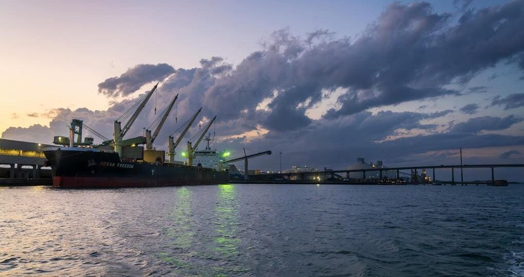 Servicios de carga marítima personalizados para negocios en Panamá