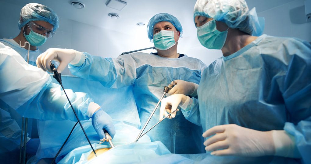 ¿Qué hace único al Aesculap AEOS en la cirugía panameña?